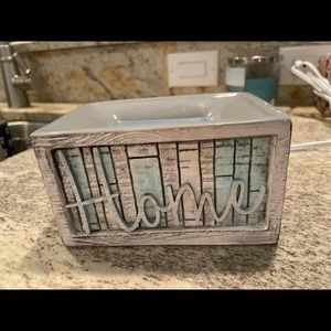 Scentsy wax warmer. Excellent condition.